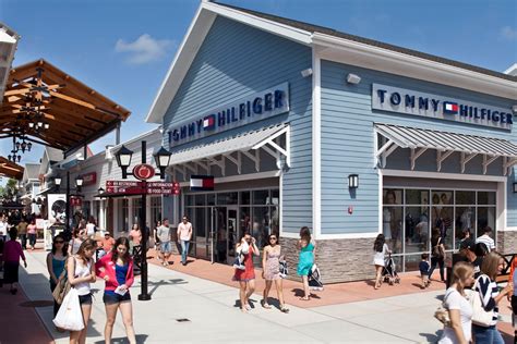 merrimack nh premium outlet hours.